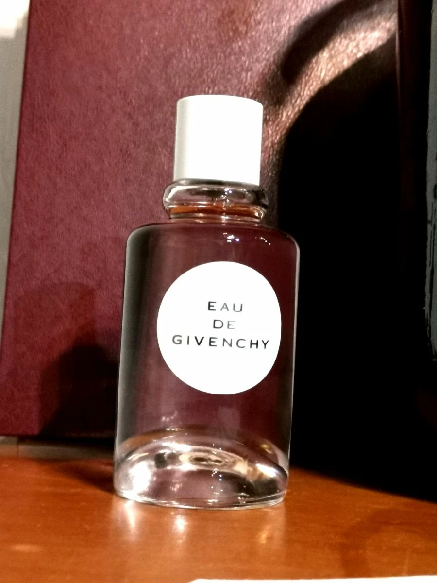 Vendora Καινούριο Άρωμα EAU DE GIVENCHY 5 Vendora Καινούριο Άρωμα EAU DE GIVENCHY - Image 3
