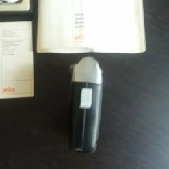 Vendora Vintage ξυριστική μηχανή BRAUN Made In Germany. Έτος κατασκευής 1961. Μαζί με τη θήκη. Λειτουργεί. 11 Vendora Vintage ξυριστική μηχανή BRAUN Made In Germany. Έτος κατασκευής 1961. Μαζί με τη θήκη. Λειτουργεί. -vendora shop 0a3612802e493b14c8a70ecb1d5525c3f4b9152d xl