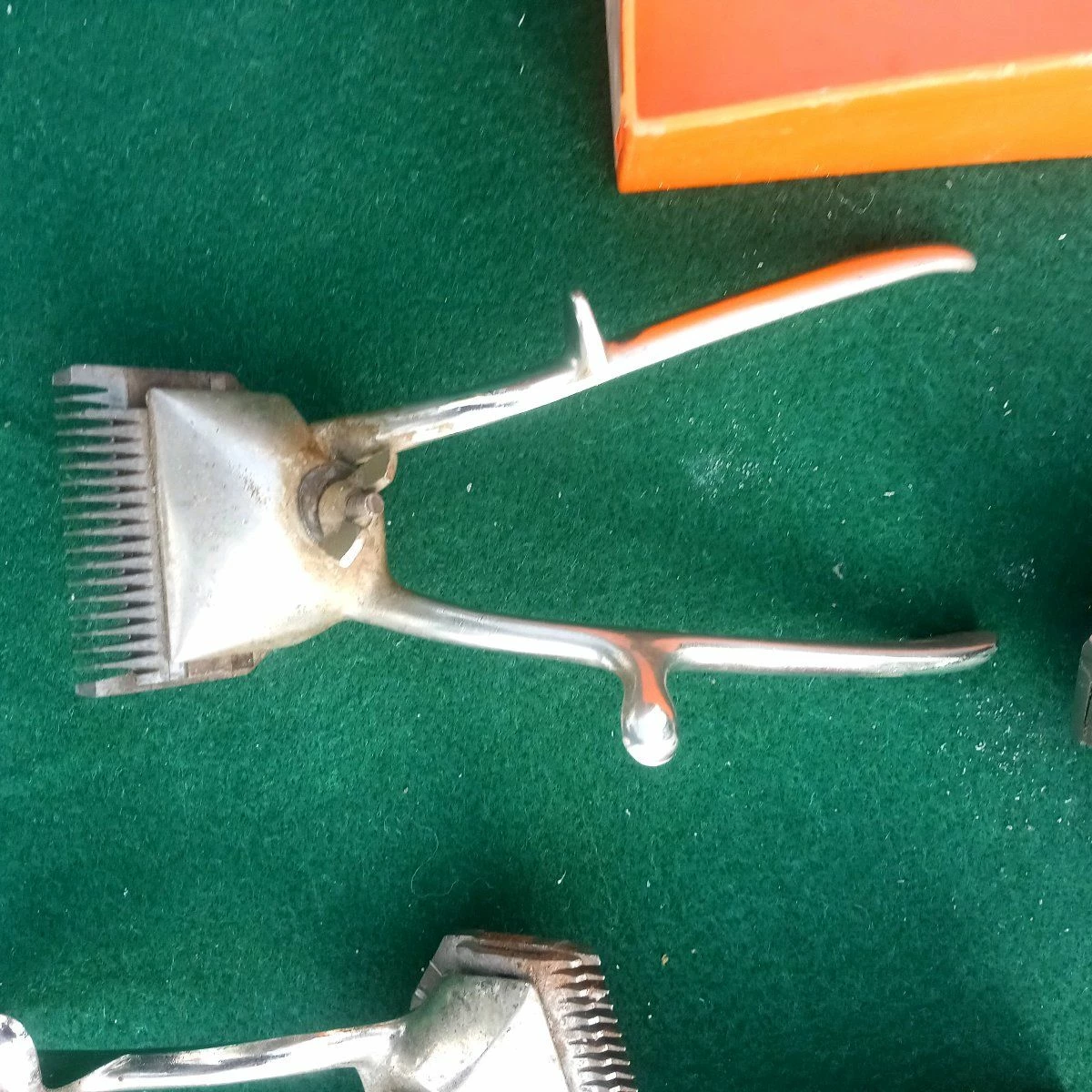 Vendora 3 κουρευτικες μηχανές διαφόρων διαστάσεων επιπέδων τρίχας δεκαετία 1960 4 Vendora 3 κουρευτικες μηχανές διαφόρων διαστάσεων επιπέδων τρίχας δεκαετία 1960 - Image 2