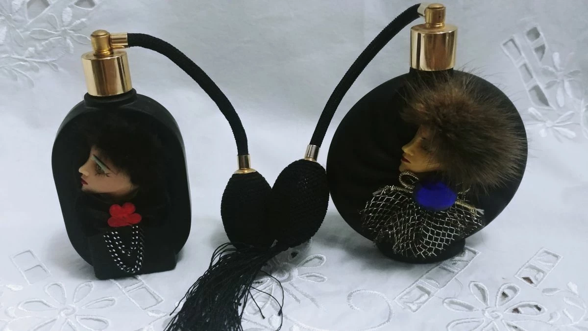 Vendora Ζευγάρι 2 τμ. μαύρα μπουκάλια/ψεκαστήρες αρωμάτων Taiwan 88'. 4 Vendora Ζευγάρι 2 τμ. μαύρα μπουκάλια/ψεκαστήρες αρωμάτων Taiwan 88'. - Image 2