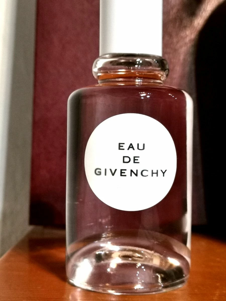 Vendora Καινούριο Άρωμα EAU DE GIVENCHY 4 Vendora Καινούριο Άρωμα EAU DE GIVENCHY - Image 2