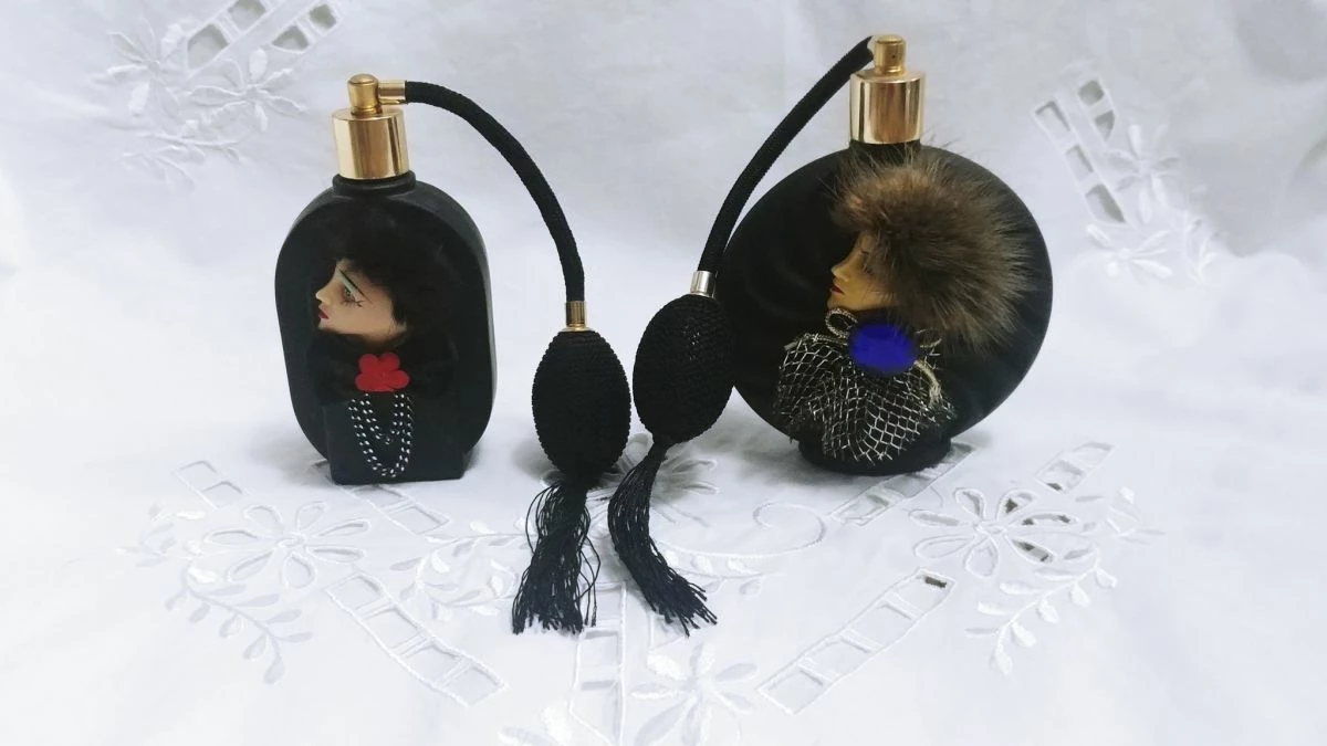 Vendora Ζευγάρι 2 τμ. μαύρα μπουκάλια/ψεκαστήρες αρωμάτων Taiwan 88'. 3 Vendora Ζευγάρι 2 τμ. μαύρα μπουκάλια/ψεκαστήρες αρωμάτων Taiwan 88'.