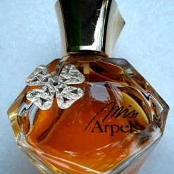 Vendora Van Cleef & Arpels "Miss Arpels" -vendora shop 2f49678c2a62d05b7e8edf0ef1f8492374e4563f xl