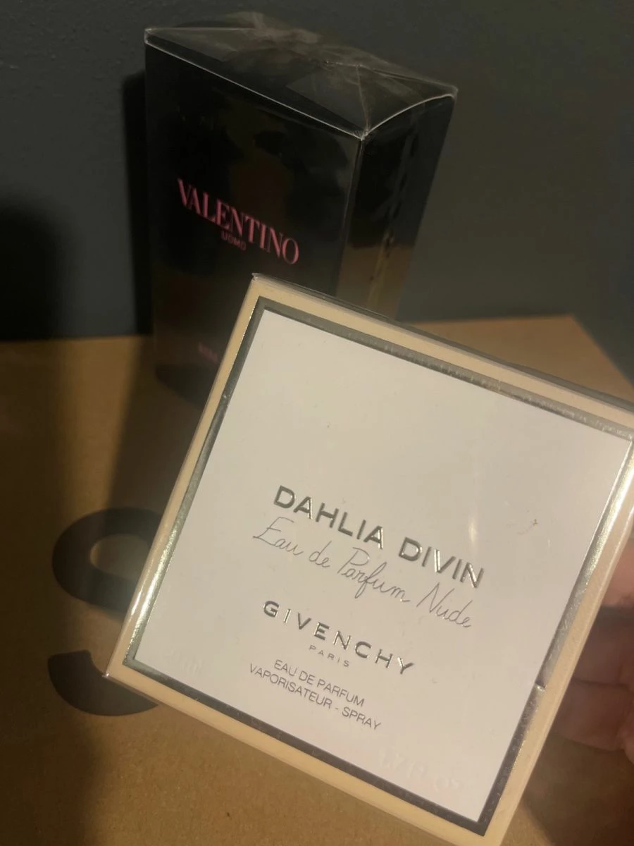 Vendora ΠΡΟΣΦΟΡΑ 2 αρώματα γυναικείο Givenchy και ανδρικό Valentino 3 Vendora ΠΡΟΣΦΟΡΑ 2 αρώματα γυναικείο Givenchy και ανδρικό Valentino