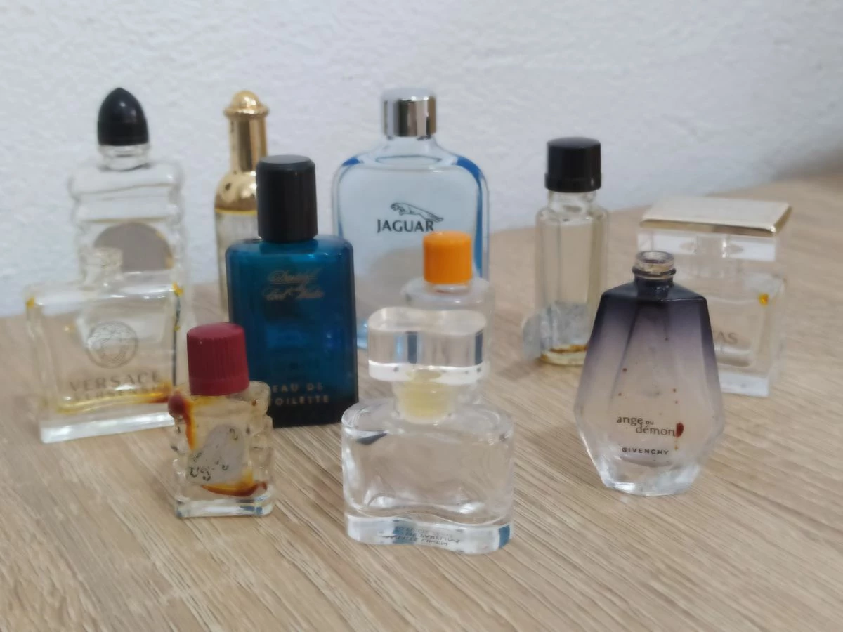 Vendora Μινιατούρες Μπουκαλάκια Αρωμάτων - Ολα μαζι 12 ευρω 3 Vendora Μινιατούρες Μπουκαλάκια Αρωμάτων - Ολα μαζι 12 ευρω