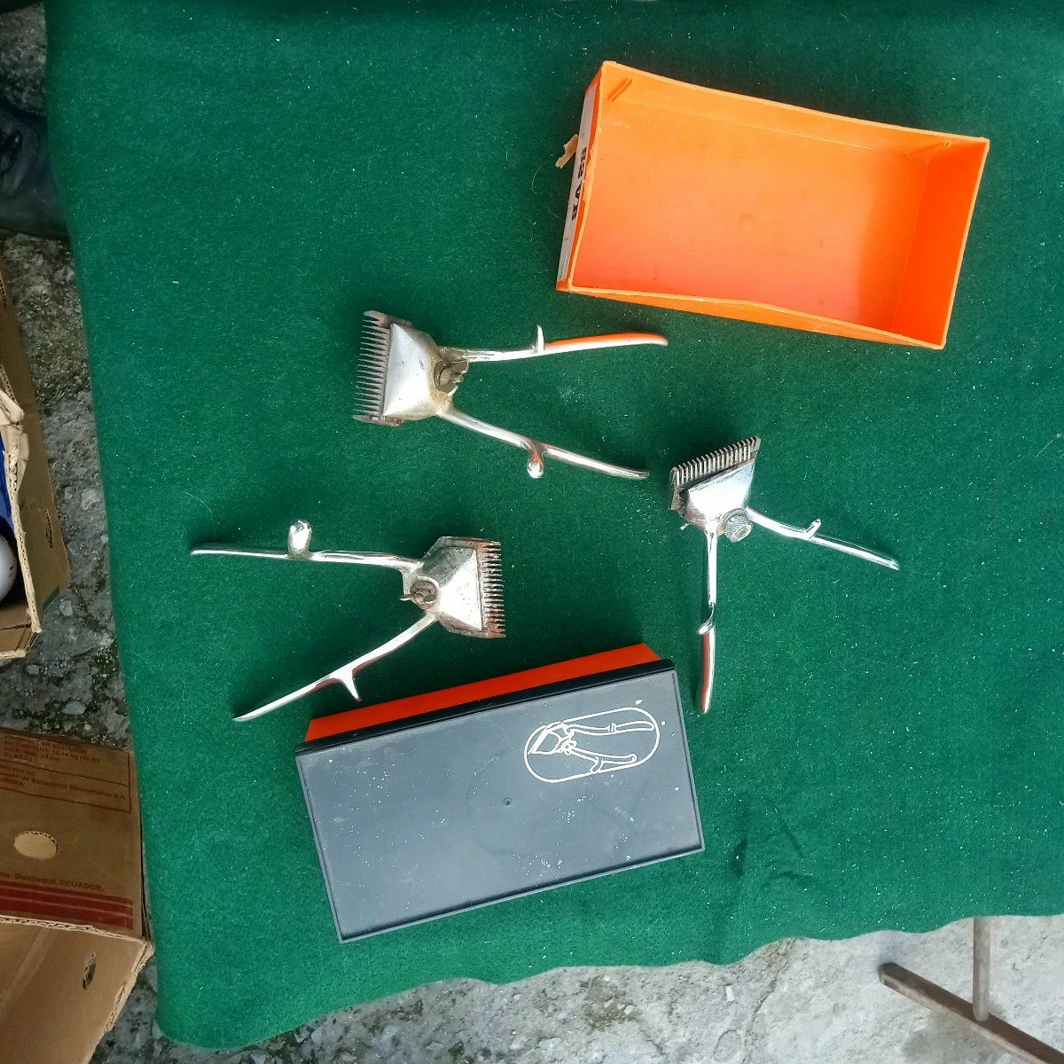 Vendora 3 κουρευτικες μηχανές διαφόρων διαστάσεων επιπέδων τρίχας δεκαετία 1960 3 Vendora 3 κουρευτικες μηχανές διαφόρων διαστάσεων επιπέδων τρίχας δεκαετία 1960