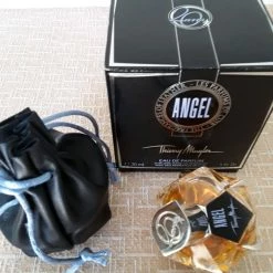 Vendora Tierry Mugler EAU DE PARFUM SUBLIMEĖ DANS UN RĖSERVOIR AVEC DES MORCEAUX DE CUIR 30 Ml. -vendora shop 6d119ab8636ad21f05d78904b647faabe6915464 xl