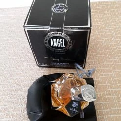 Vendora Tierry Mugler EAU DE PARFUM SUBLIMEĖ DANS UN RĖSERVOIR AVEC DES MORCEAUX DE CUIR 30 Ml. -vendora shop 6ed7473be7e230764588a5970561568ee558c5ed xl