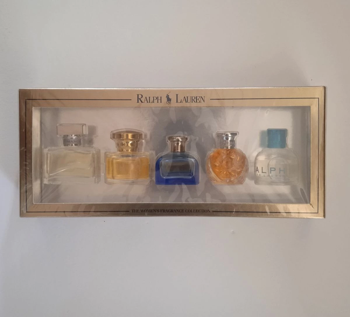 Vendora RALPH LAUREN σετ 5 συλλεκτικές Vintage μινιατούρες με αρώματα σε κλειστό κουτί. 11 Vendora RALPH LAUREN σετ 5 συλλεκτικές Vintage μινιατούρες με αρώματα σε κλειστό κουτί. - Image 9