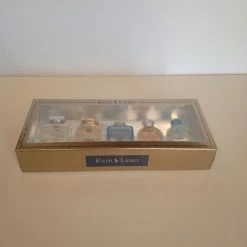 Vendora RALPH LAUREN σετ 5 συλλεκτικές Vintage μινιατούρες με αρώματα σε κλειστό κουτί. 21 Vendora RALPH LAUREN σετ 5 συλλεκτικές Vintage μινιατούρες με αρώματα σε κλειστό κουτί. -vendora shop 7bd93139ecfcd751d812056cbd4ca46b82582c12 xl