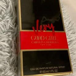 Vendora Carolina Herrera Very Good Girl Eau De Parfum Natural Spray 30ml 20 Vendora Carolina Herrera Very Good Girl Eau De Parfum Natural Spray 30ml -vendora shop 9348045975e50a7ac9a2f3371e11d3be13818fe9 xl