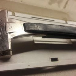 Vendora 2 παλιές συλλεκτικές ξυριστικες μηχανές Gillette Techmatic και Schick