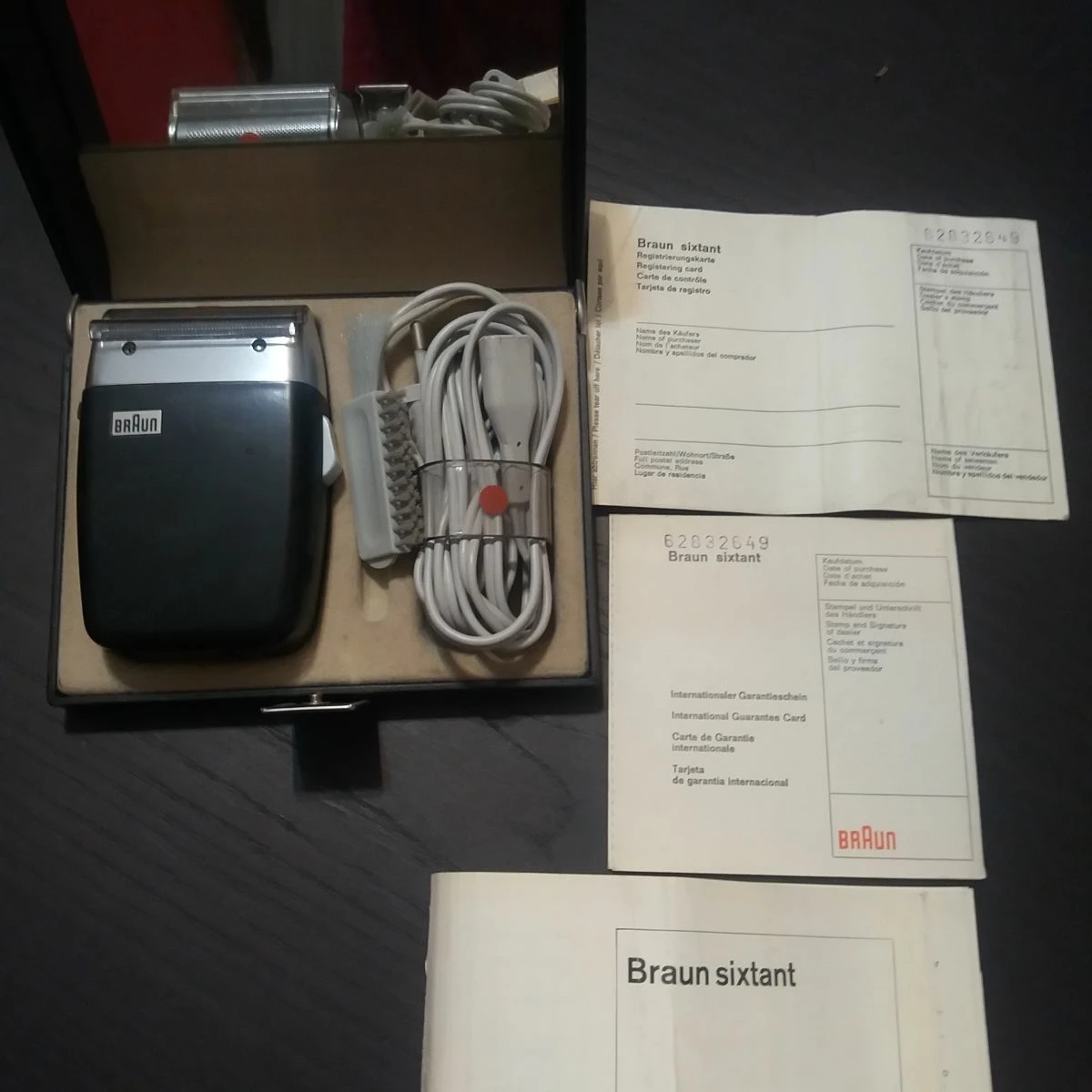 Vendora Vintage ξυριστική μηχανή BRAUN Made In Germany. Έτος κατασκευής 1961. Μαζί με τη θήκη. Λειτουργεί. 3 Vendora Vintage ξυριστική μηχανή BRAUN Made In Germany. Έτος κατασκευής 1961. Μαζί με τη θήκη. Λειτουργεί.