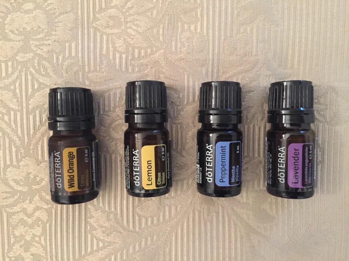 Vendora ΠΑΚΕΤΟ 4 αιθέριων ελαίων της Doterra, 5ml, Μέντα, Λεβάντα, Λεμόνι, Πορτοκάλι - PACK Of 4 Essential Oils Of Doterra, 5ml, Peppermint, Lavender, Lemon, Orange. 4 Vendora ΠΑΚΕΤΟ 4 αιθέριων ελαίων της Doterra, 5ml, Μέντα, Λεβάντα, Λεμόνι, Πορτοκάλι - PACK Of 4 Essential Oils Of Doterra, 5ml, Peppermint, Lavender, Lemon, Orange. - Image 2