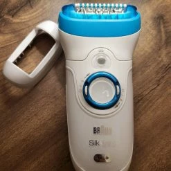 Vendora Braun Silk-épil 9 και συσκευή καθαρισμού και μασάζ προσώπου Braun