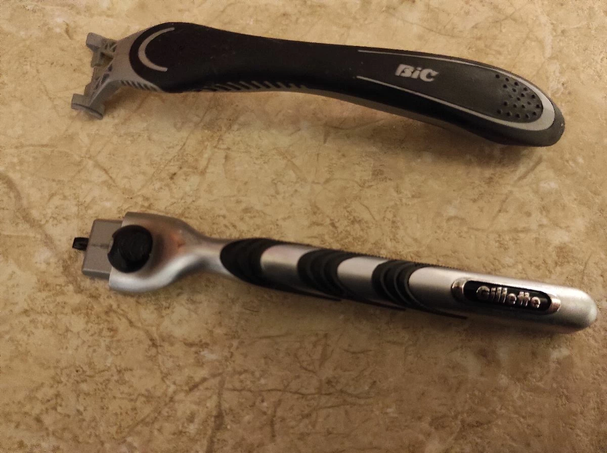 Vendora Ξυριστικη μηχανή Gillette Mach3& BIC 3 Vendora Ξυριστικη μηχανή Gillette Mach3& BIC