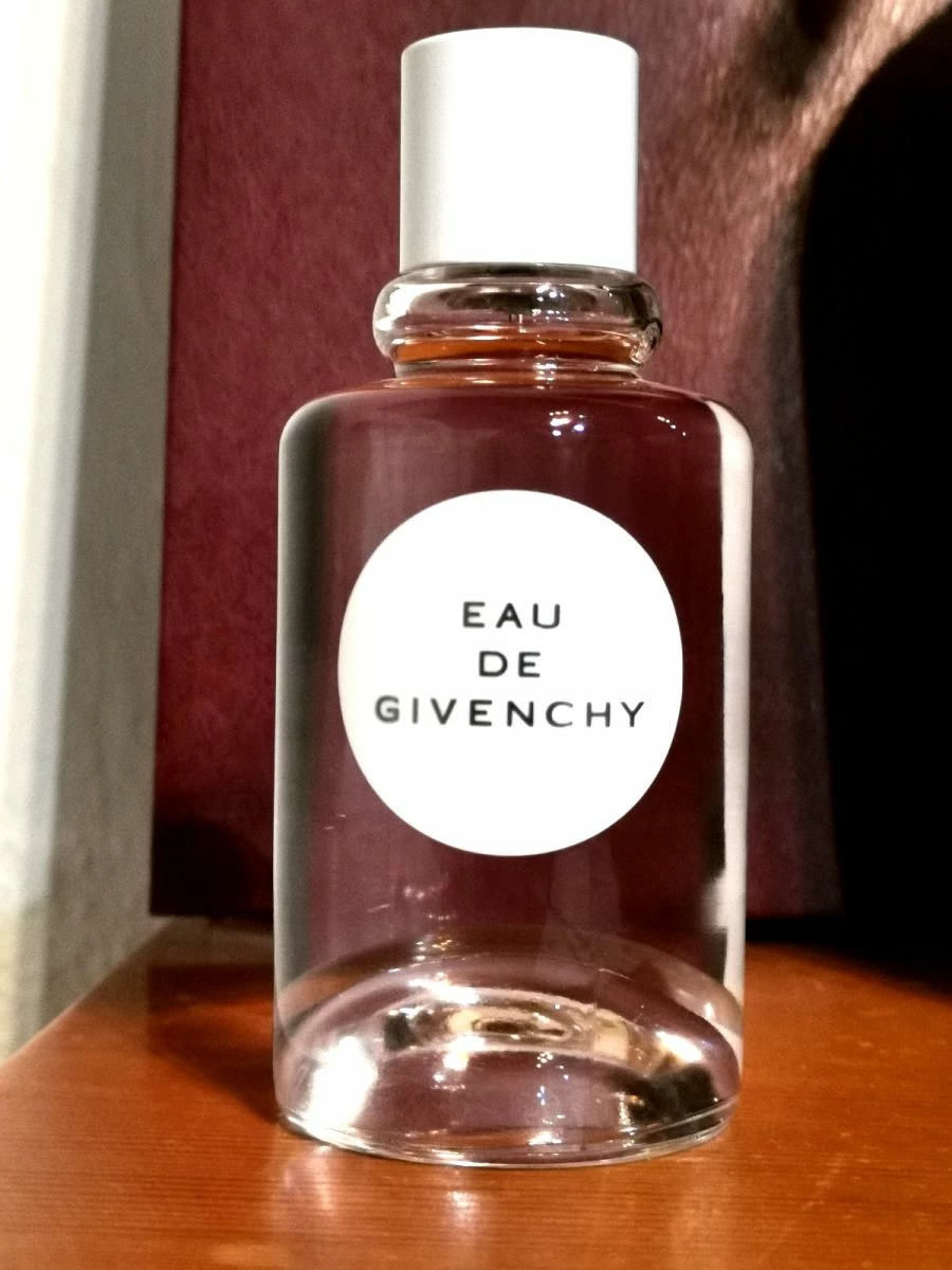 Vendora Καινούριο Άρωμα EAU DE GIVENCHY 3 Vendora Καινούριο Άρωμα EAU DE GIVENCHY