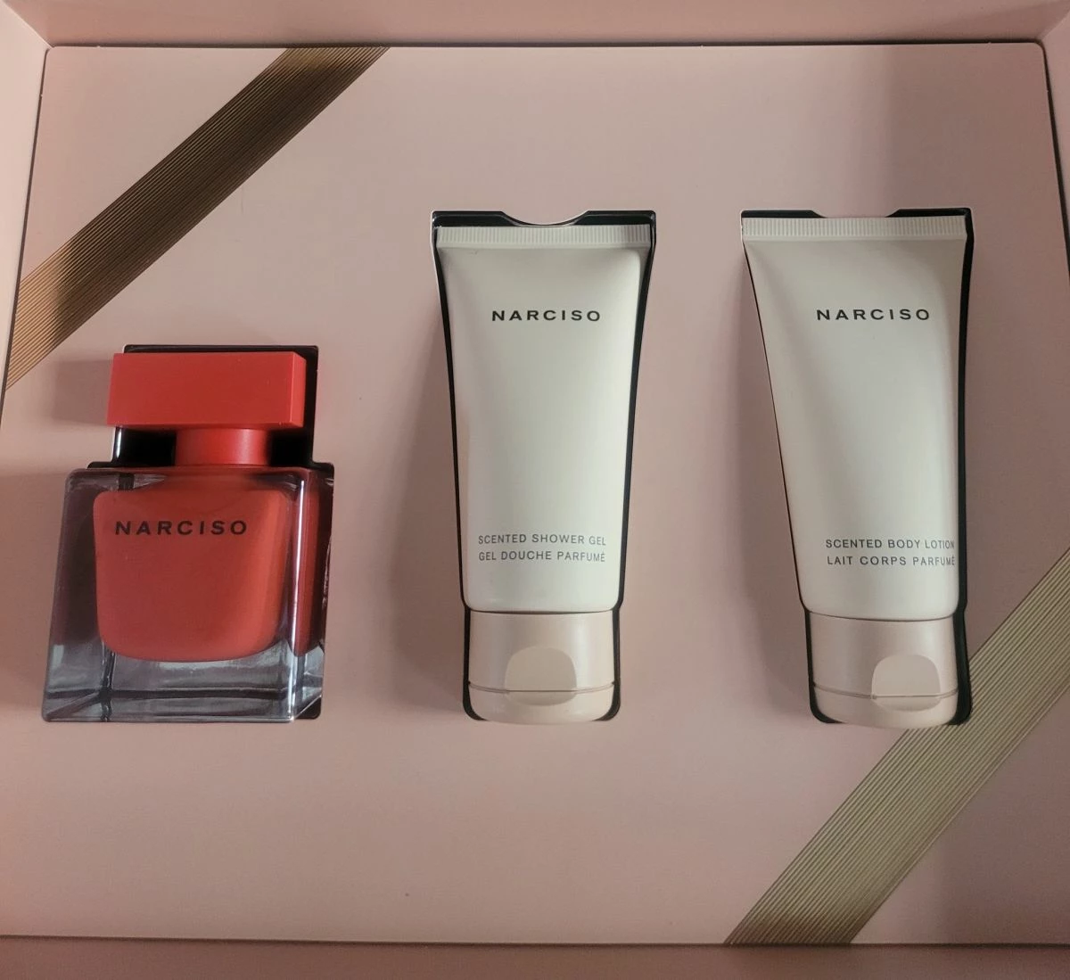 Vendora ΠΡΟΣΦΟΡΑ : ΣΕΤ NARCISO RODRIGUEZ ROUGE 3 Vendora ΠΡΟΣΦΟΡΑ : ΣΕΤ NARCISO RODRIGUEZ ROUGE