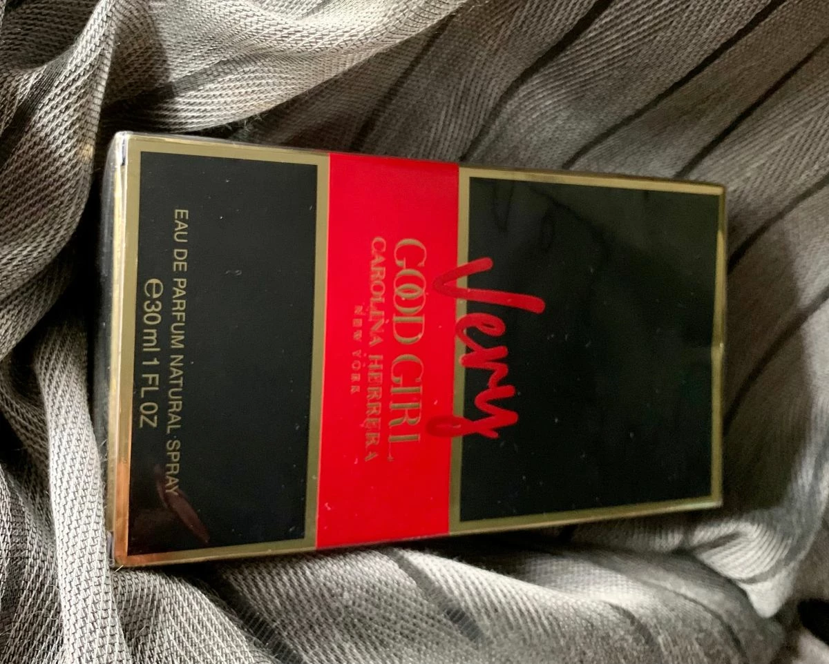 Vendora Carolina Herrera Very Good Girl Eau De Parfum Natural Spray 30ml 12 Vendora Carolina Herrera Very Good Girl Eau De Parfum Natural Spray 30ml - Image 10