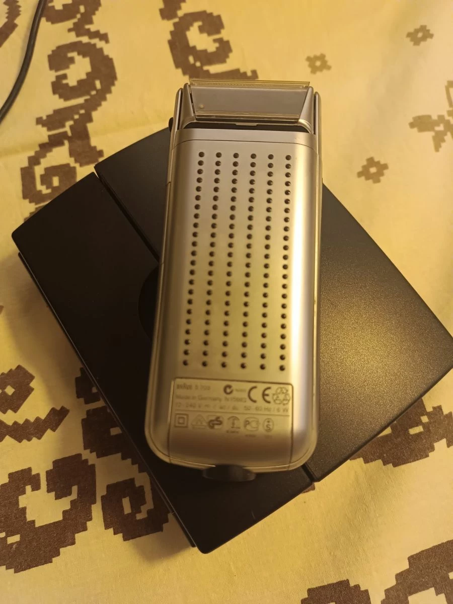 Vendora Ξυριστική μηχανή της BRAUN Model 6522 (ρεύματος και μπαταρίας) μετά θήκης για κρέμασμα στο τοίχο 7 Vendora Ξυριστική μηχανή της BRAUN Model 6522 (ρεύματος και μπαταρίας) μετά θήκης για κρέμασμα στο τοίχο - Image 5