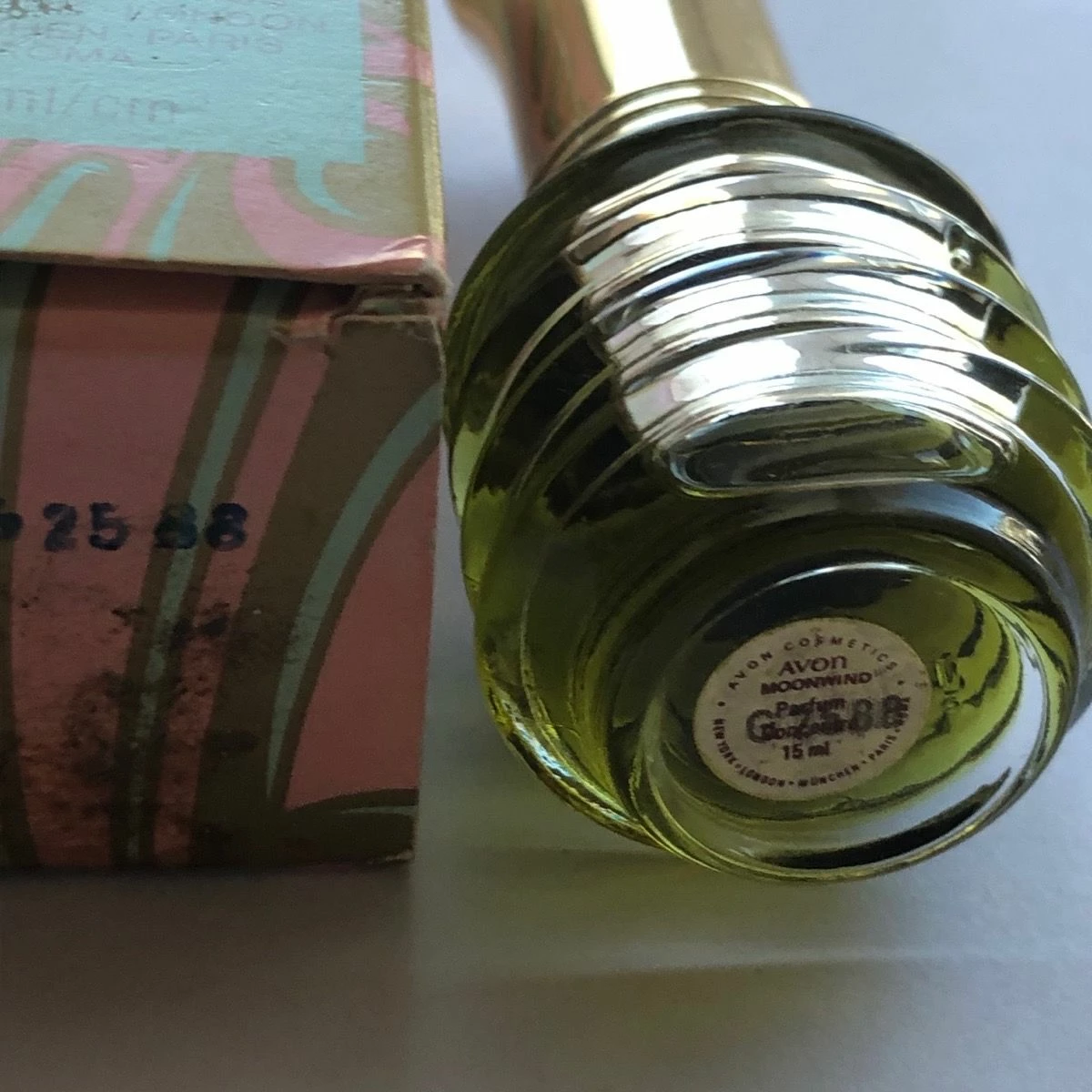 Vendora Αρώματα / Κολώνιες γυναικείες διάφορες. Vintage! Rare! Pierre Cardin, Jovan, Bill Blass, Avon. 5 Vendora Αρώματα / Κολώνιες γυναικείες διάφορες. Vintage! Rare! Pierre Cardin, Jovan, Bill Blass, Avon. - Image 3