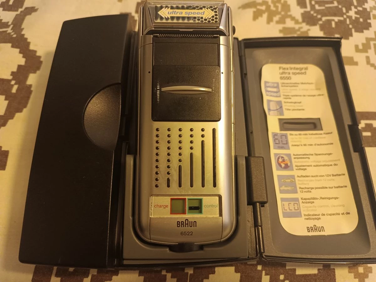 Vendora Ξυριστική μηχανή της BRAUN Model 6522 (ρεύματος και μπαταρίας) μετά θήκης για κρέμασμα στο τοίχο 3 Vendora Ξυριστική μηχανή της BRAUN Model 6522 (ρεύματος και μπαταρίας) μετά θήκης για κρέμασμα στο τοίχο